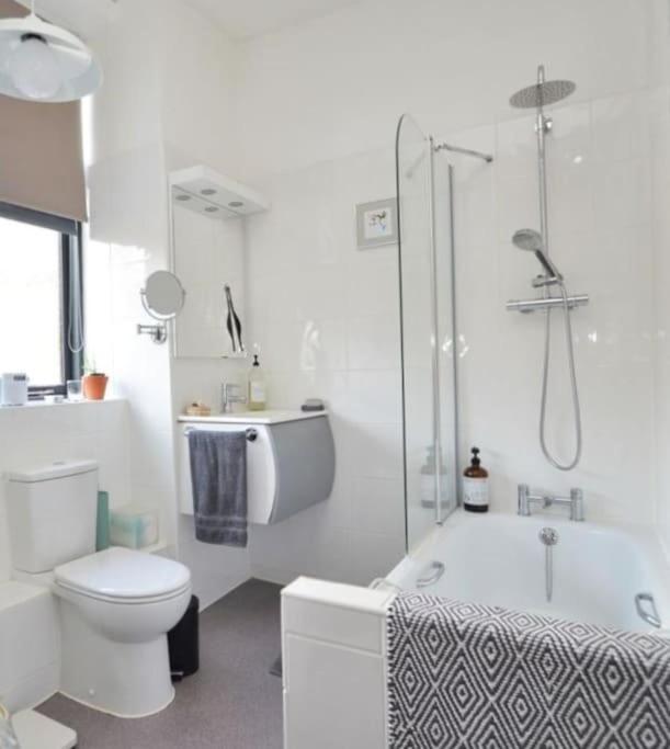 Contractor And Family Friendly Grade II Townhouse- 3 Bedrooms- Free Parking 诺里奇 外观 照片