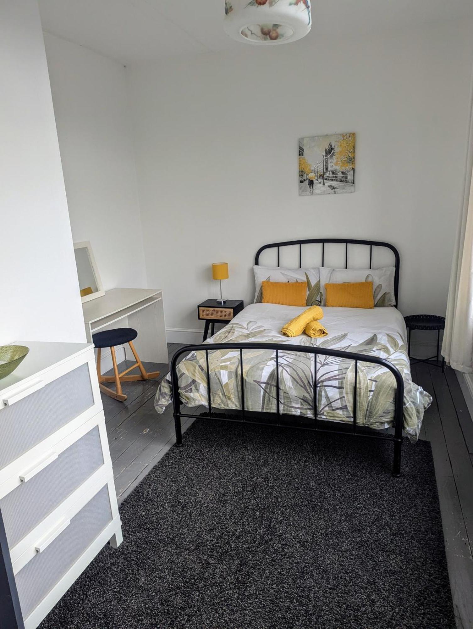 Contractor And Family Friendly Grade II Townhouse- 3 Bedrooms- Free Parking 诺里奇 外观 照片